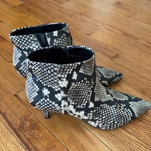 Sam Edelman size 7.5 snakeskin booties